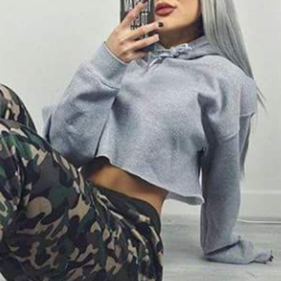 Tops - GRAY CROPPED SWEATSHIRT